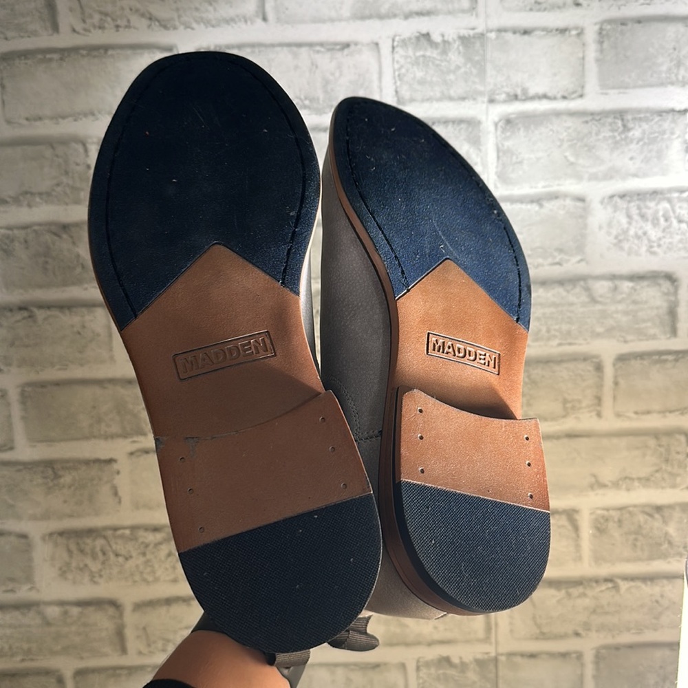 Men Grey Chelsea Boot - Picture 3 of 5
